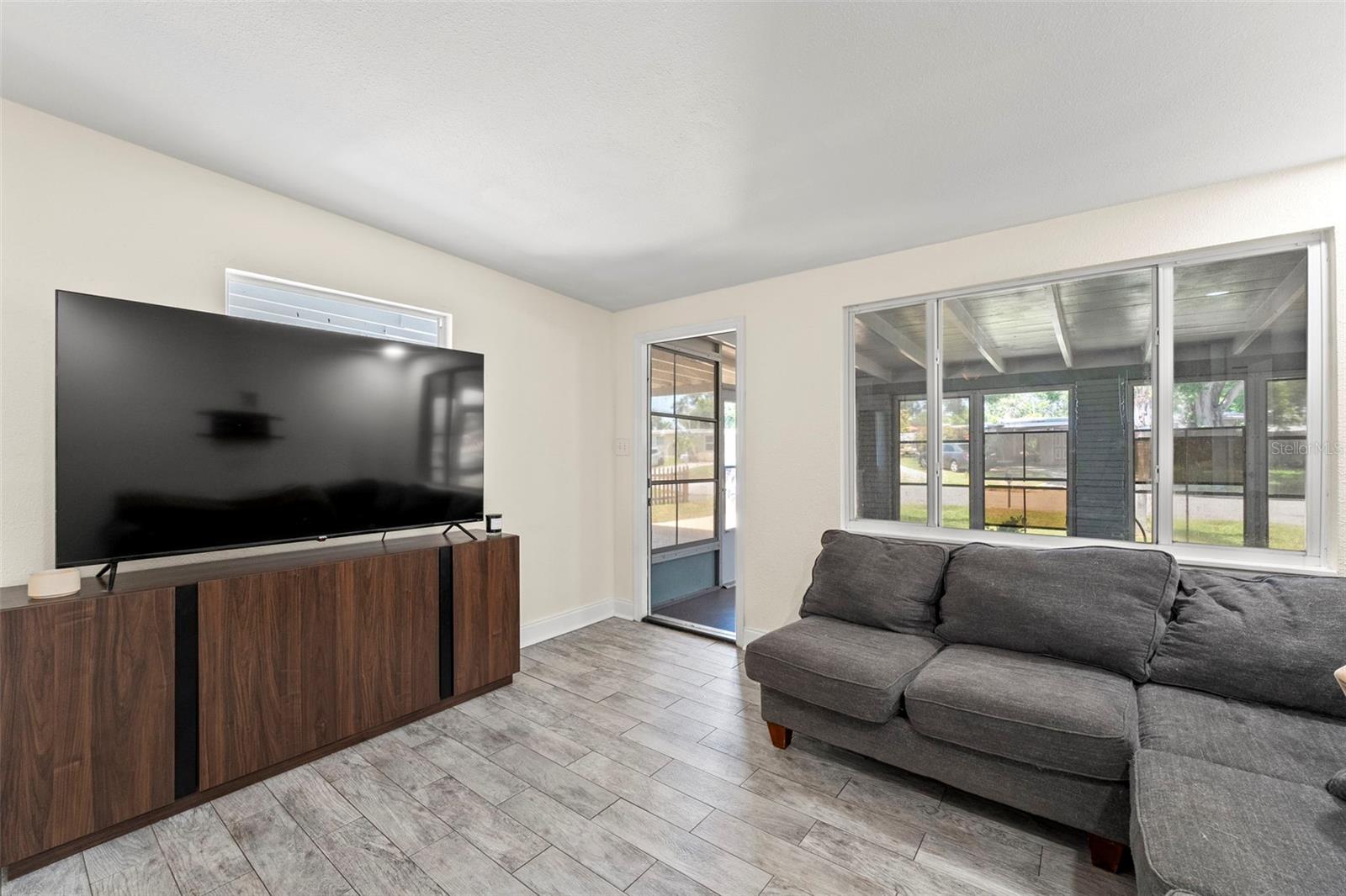 Image 8 of 30 For 11829 104th Street