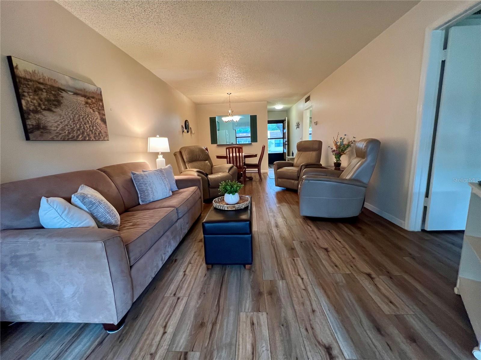 Listing photo id 8 for 1286 Mission Hills Boulevard