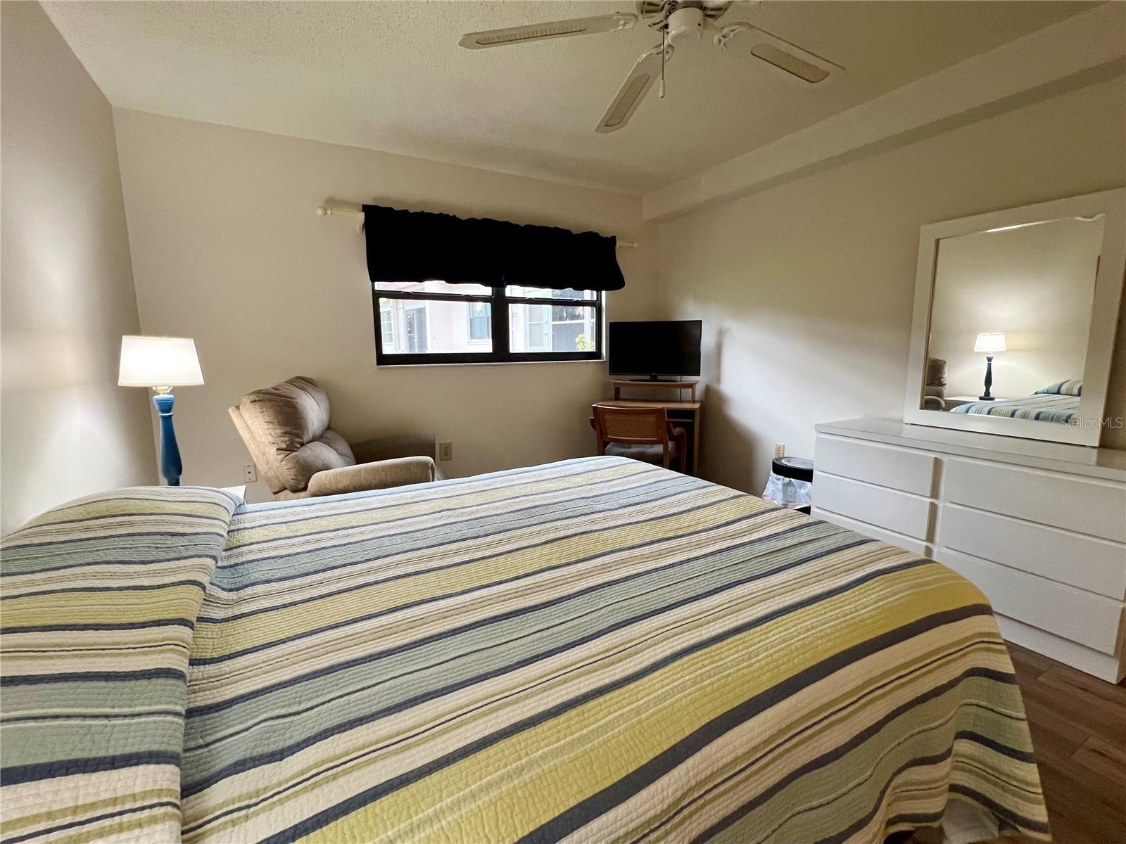Listing photo id 13 for 1286 Mission Hills Boulevard