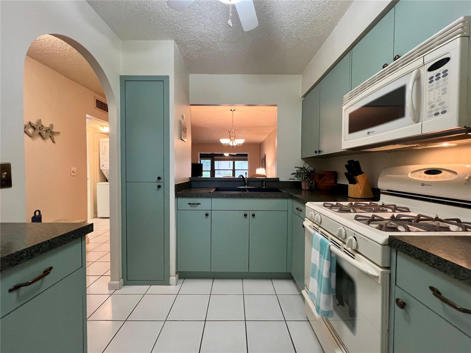 Listing photo id 1 for 1286 Mission Hills Boulevard