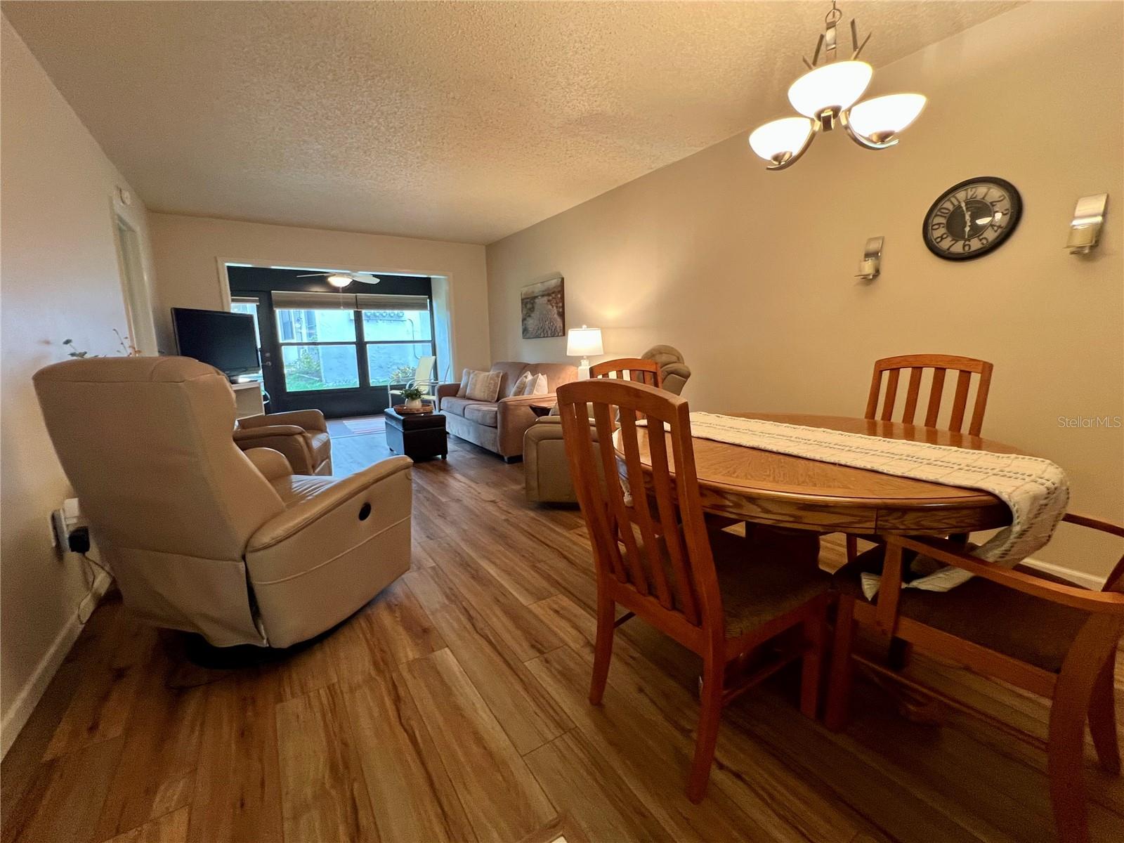 Listing photo id 3 for 1286 Mission Hills Boulevard