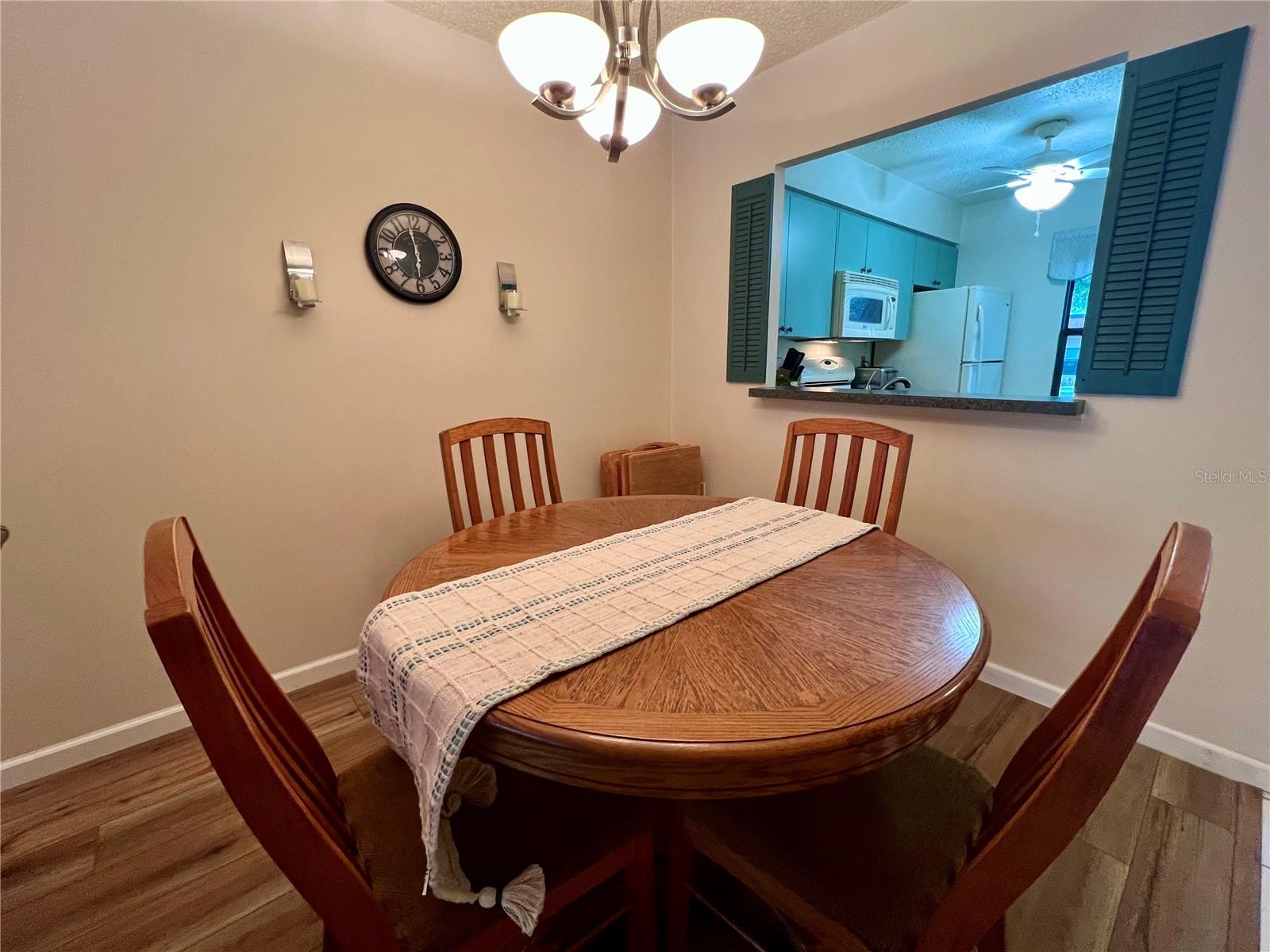 Listing photo id 4 for 1286 Mission Hills Boulevard