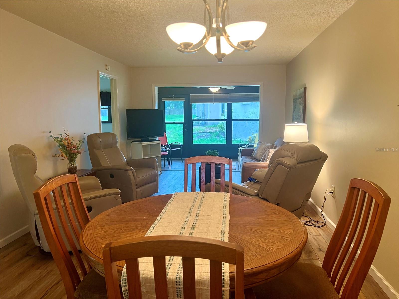 Listing photo id 5 for 1286 Mission Hills Boulevard
