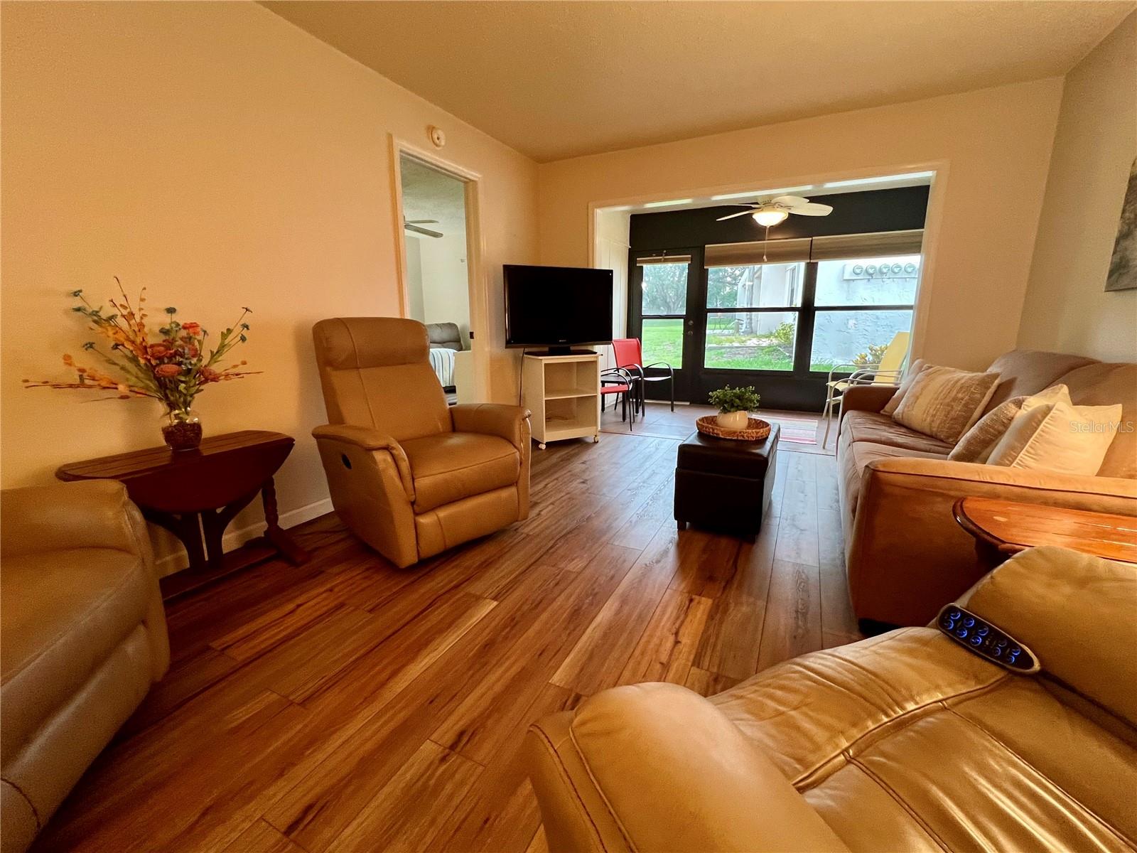Listing photo id 6 for 1286 Mission Hills Boulevard