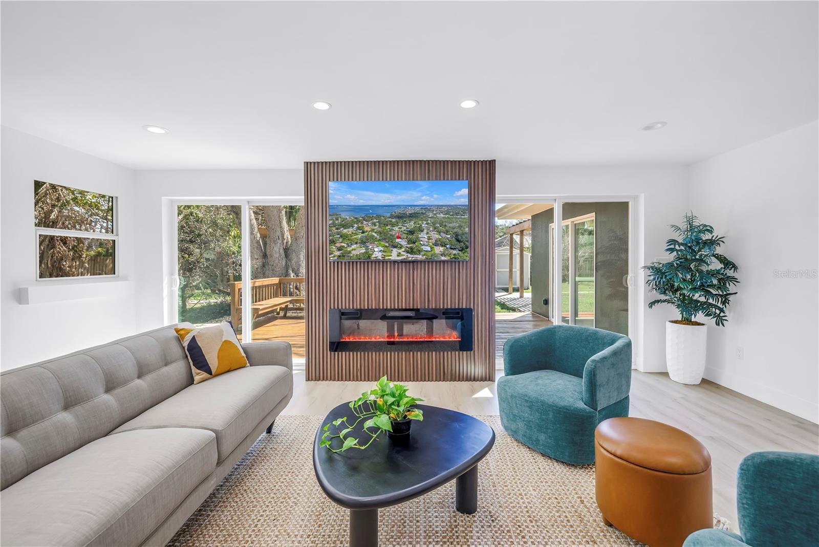 Image 21 of 57 For 412 Mira Vista Drive
