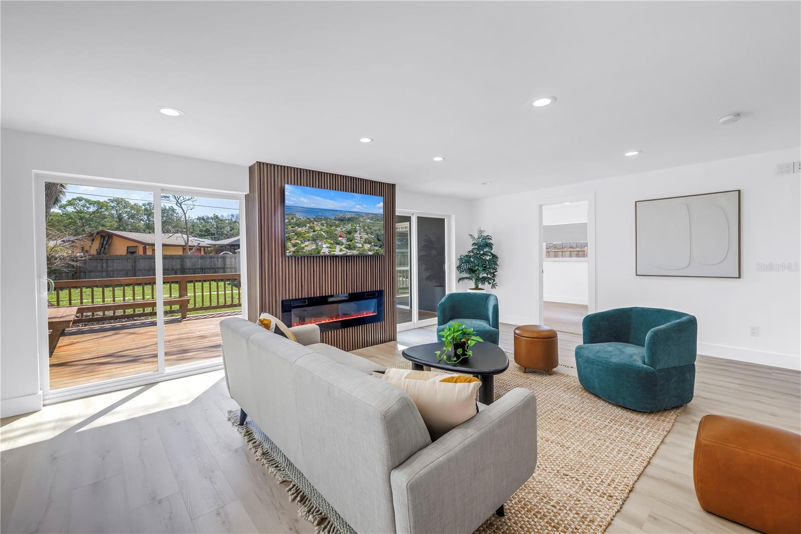 Image 23 of 57 For 412 Mira Vista Drive