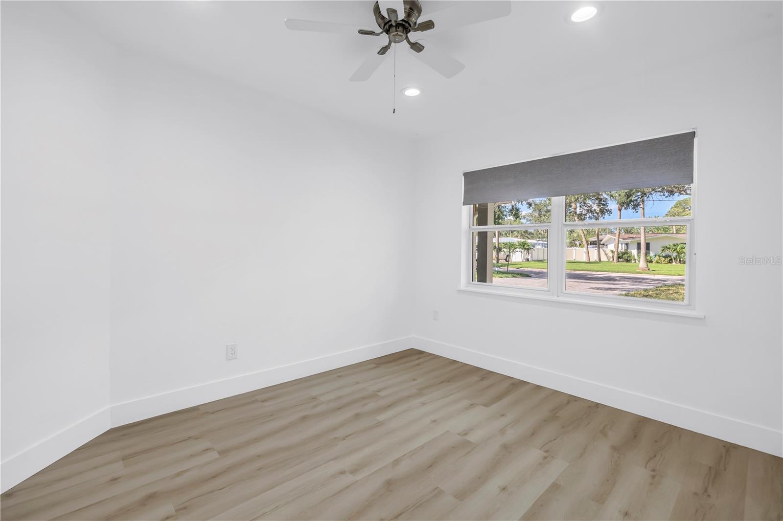 Image 38 of 57 For 412 Mira Vista Drive
