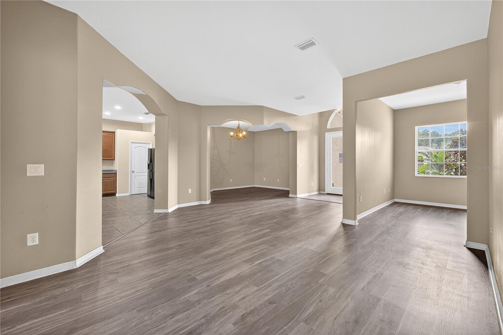 Image 18 of 43 For 1835 Fircrest Court