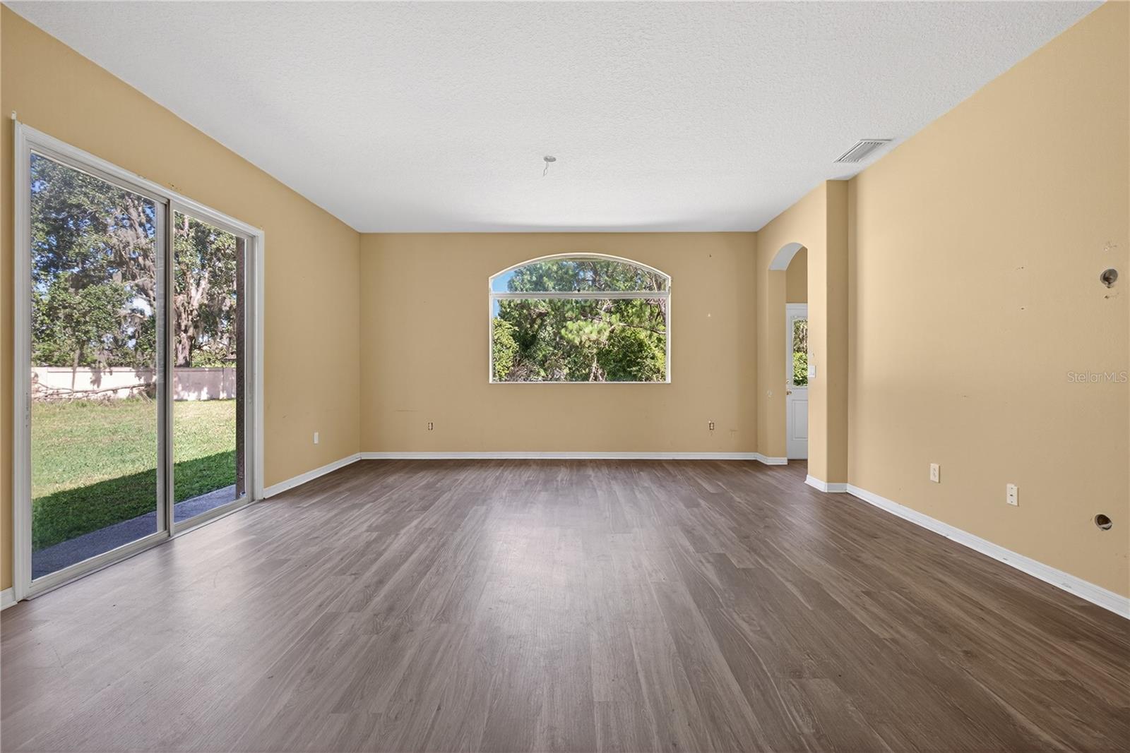 Image 6 of 43 For 1835 Fircrest Court