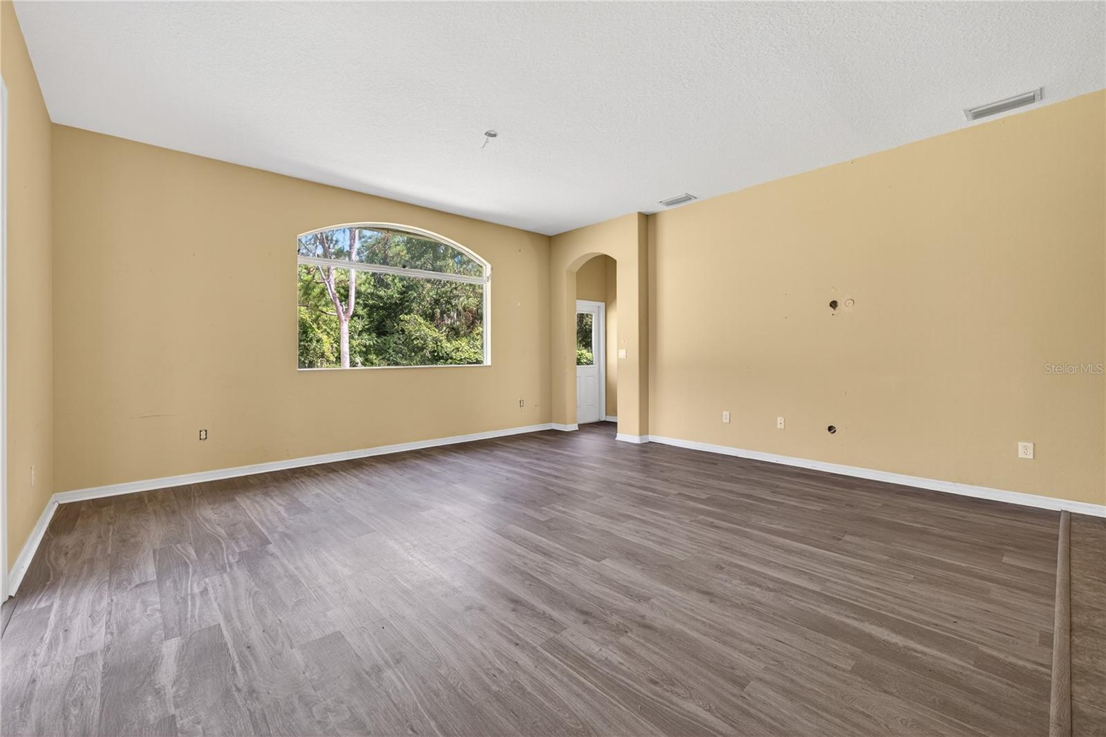 Image 7 of 43 For 1835 Fircrest Court