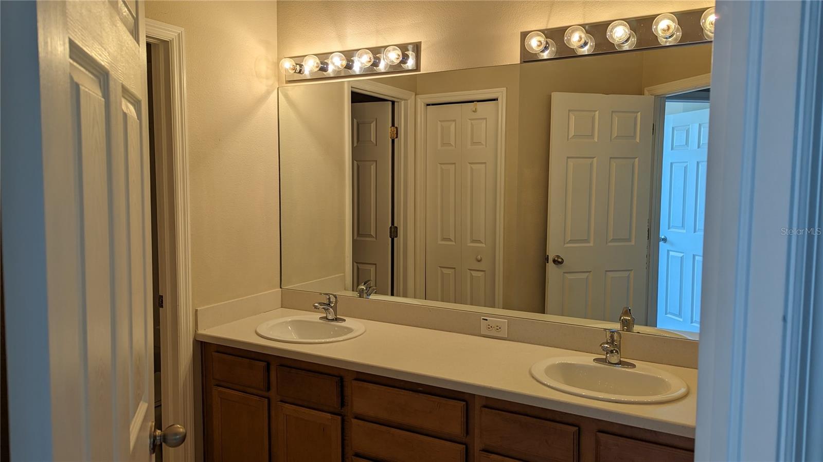 Image 21 of 28 For 19251 Stone Hedge Drive