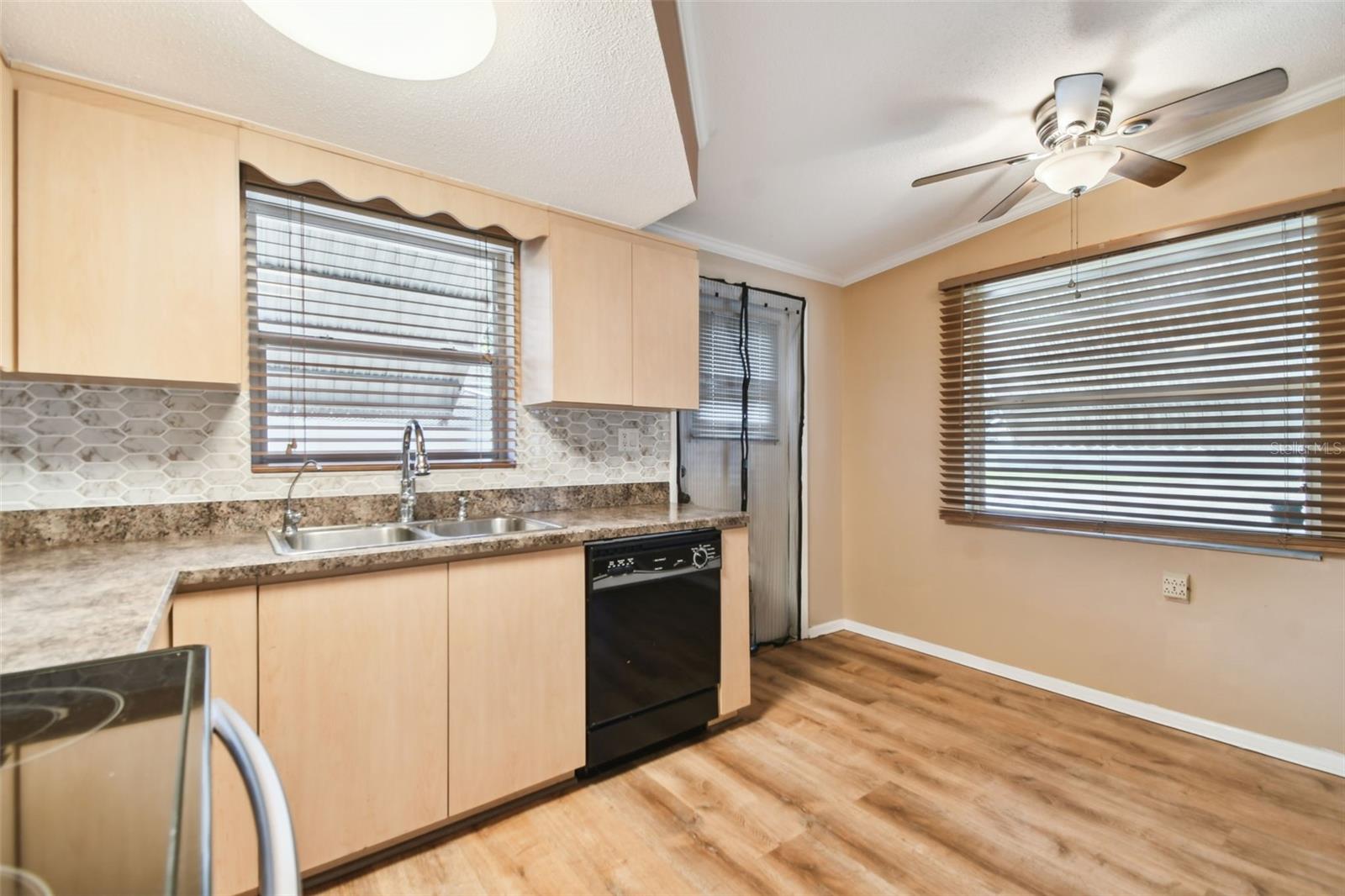 Image 11 of 59 For 516 Northmoor Avenue N