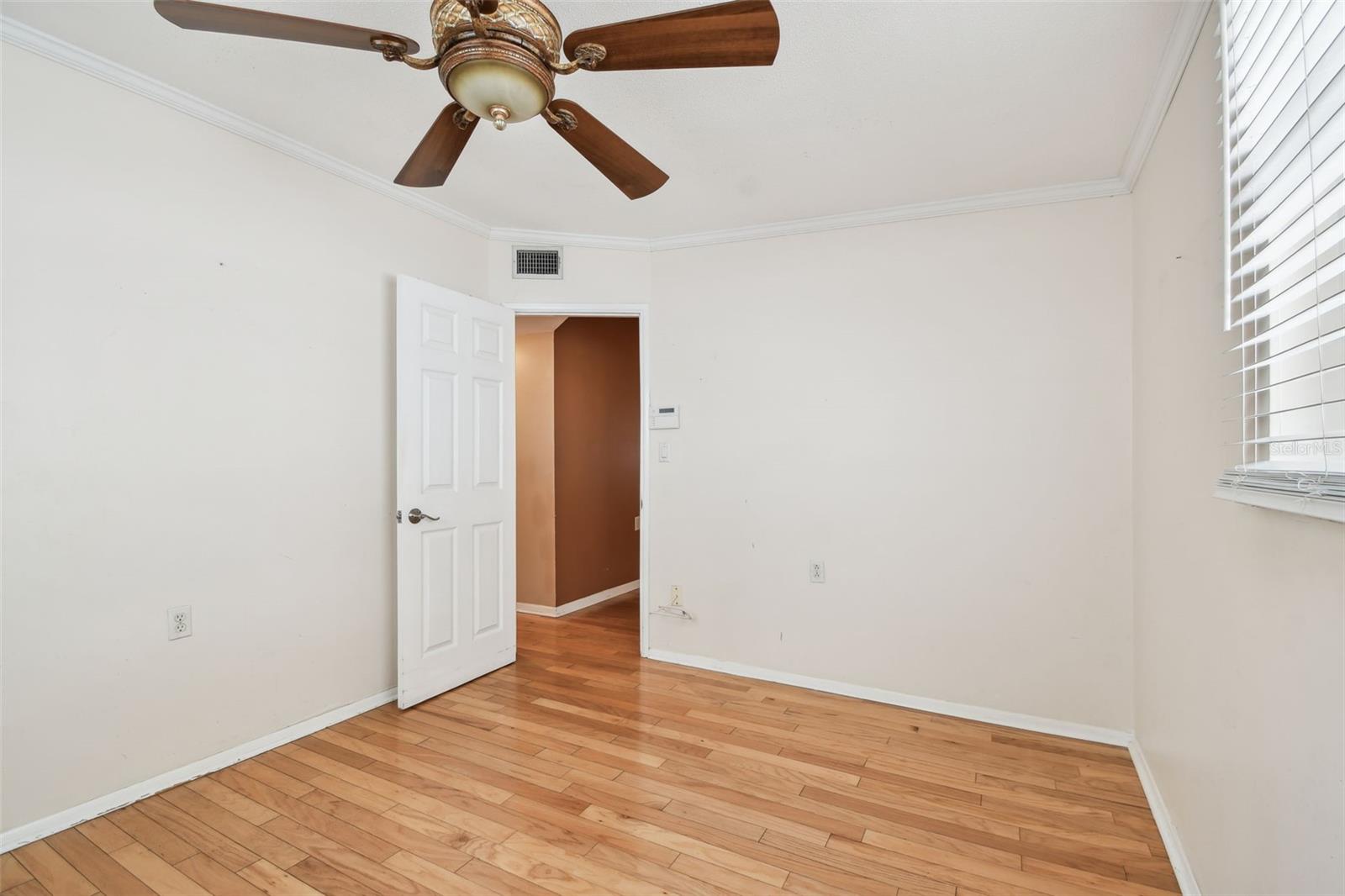 Image 14 of 59 For 516 Northmoor Avenue N