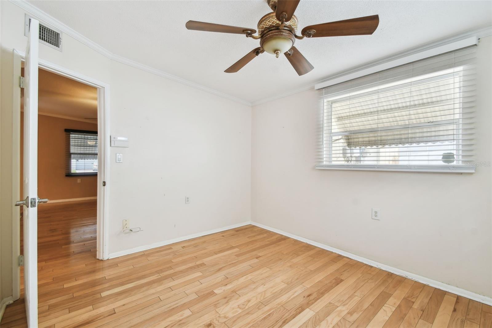 Image 15 of 59 For 516 Northmoor Avenue N