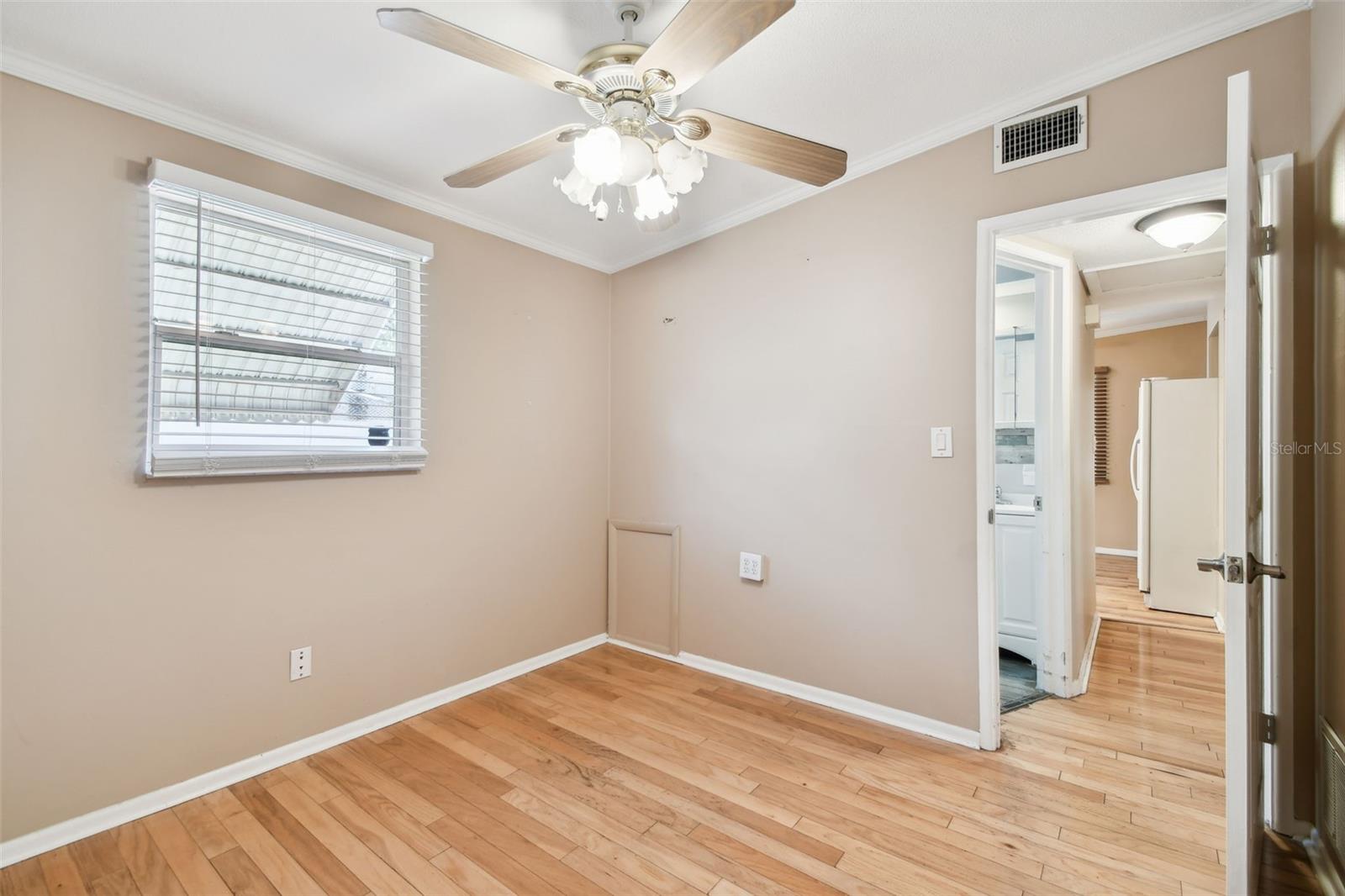 Image 21 of 59 For 516 Northmoor Avenue N