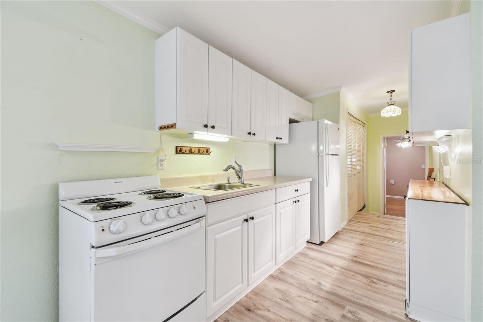 Image 26 of 59 For 516 Northmoor Avenue N