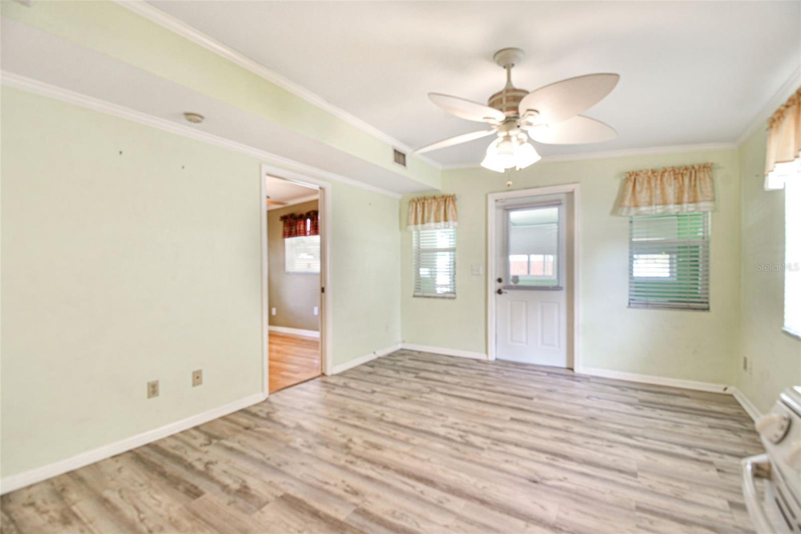 Image 27 of 59 For 516 Northmoor Avenue N