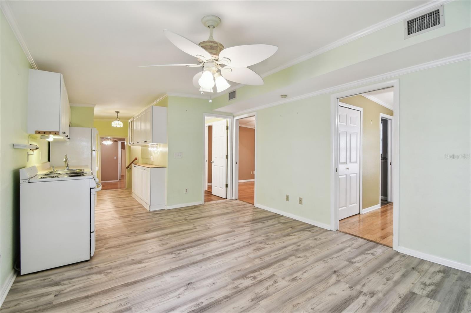 Image 30 of 59 For 516 Northmoor Avenue N