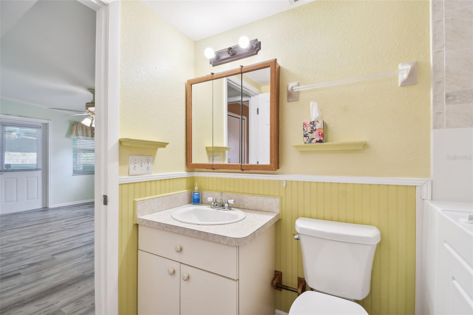 Image 37 of 59 For 516 Northmoor Avenue N