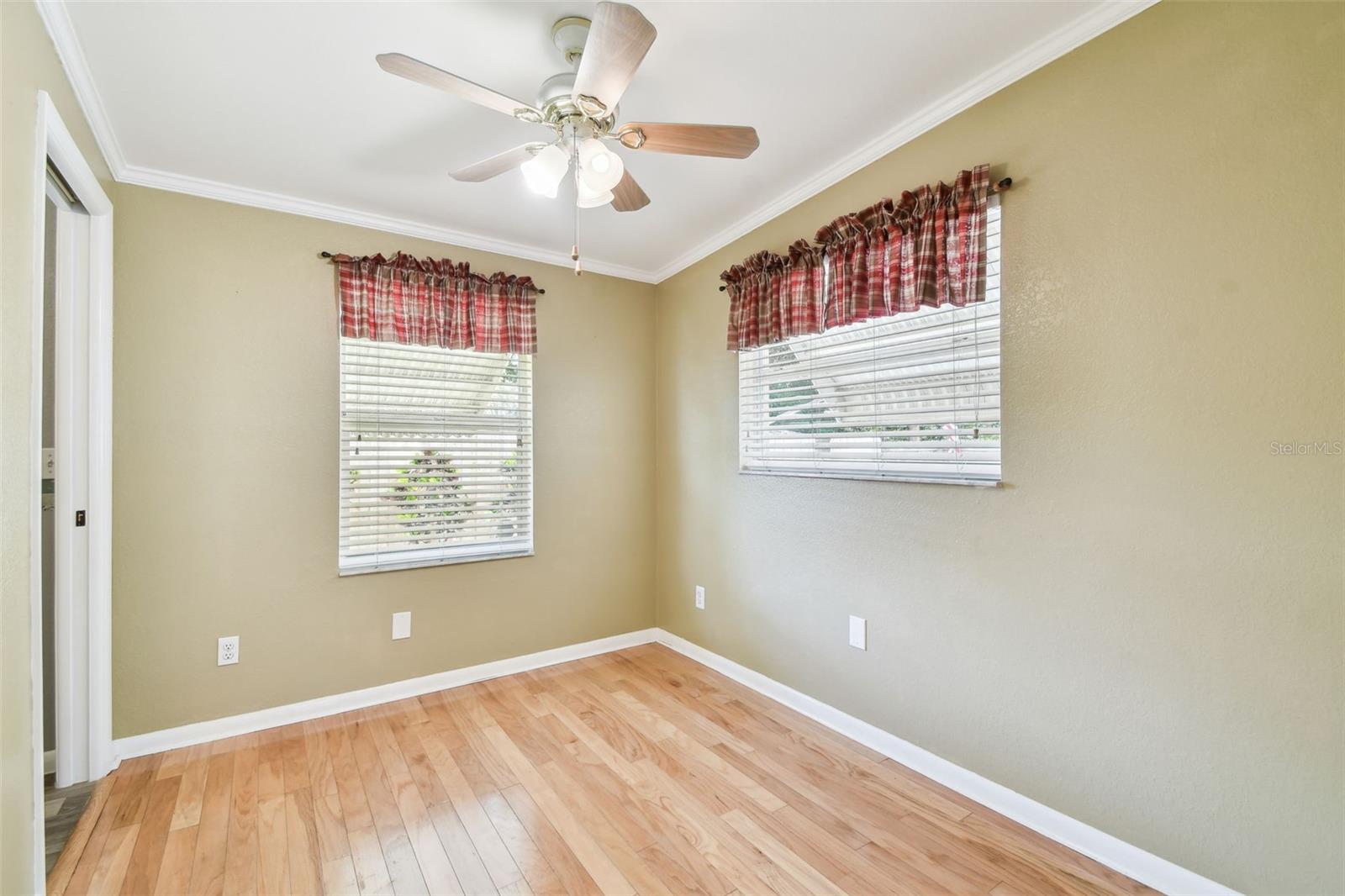 Image 38 of 59 For 516 Northmoor Avenue N