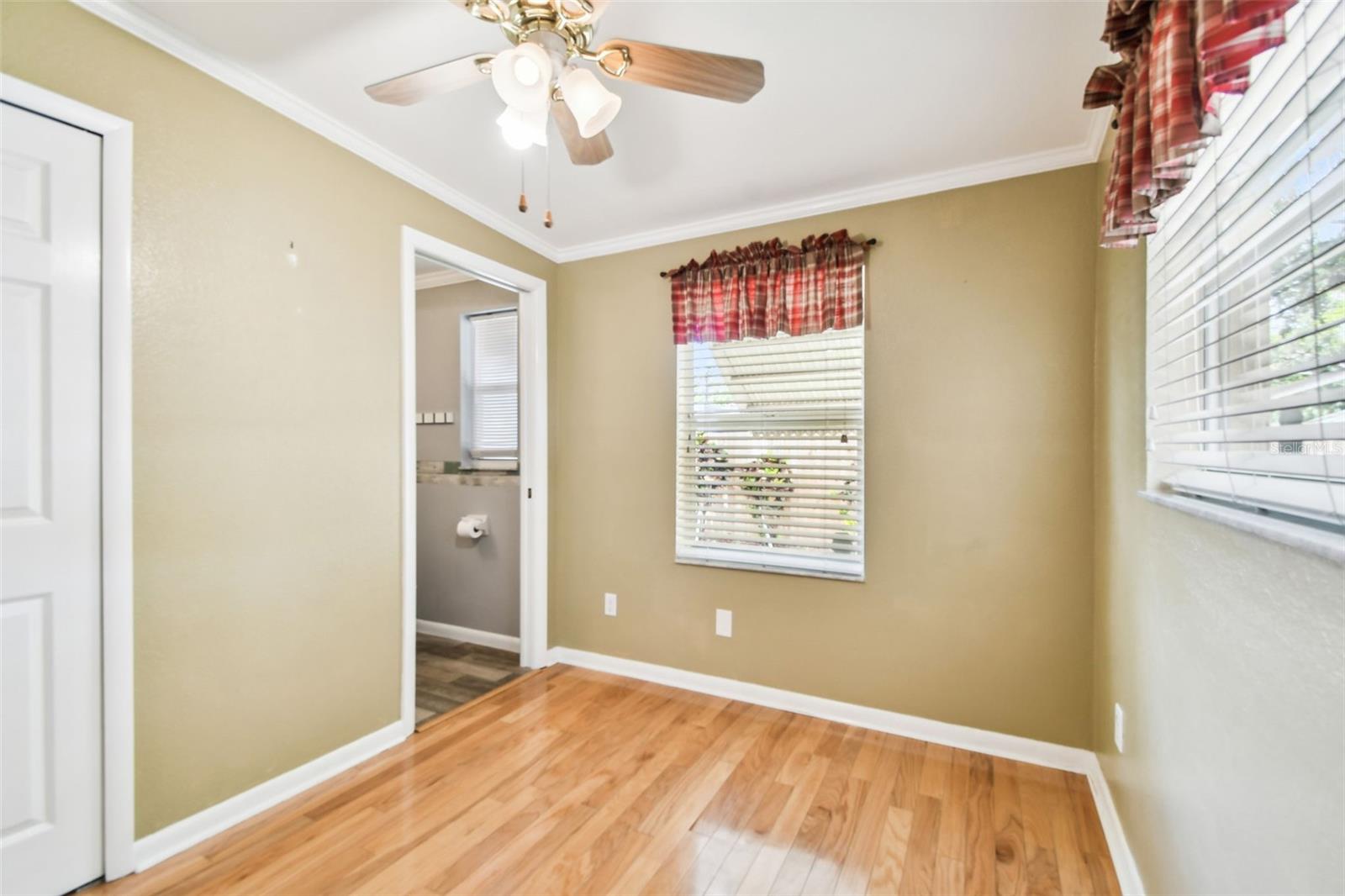 Image 39 of 59 For 516 Northmoor Avenue N