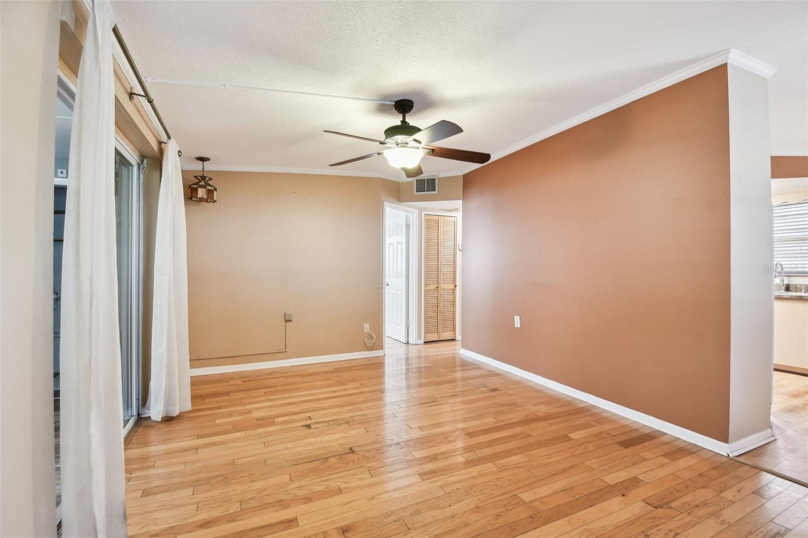 Image 4 of 59 For 516 Northmoor Avenue N