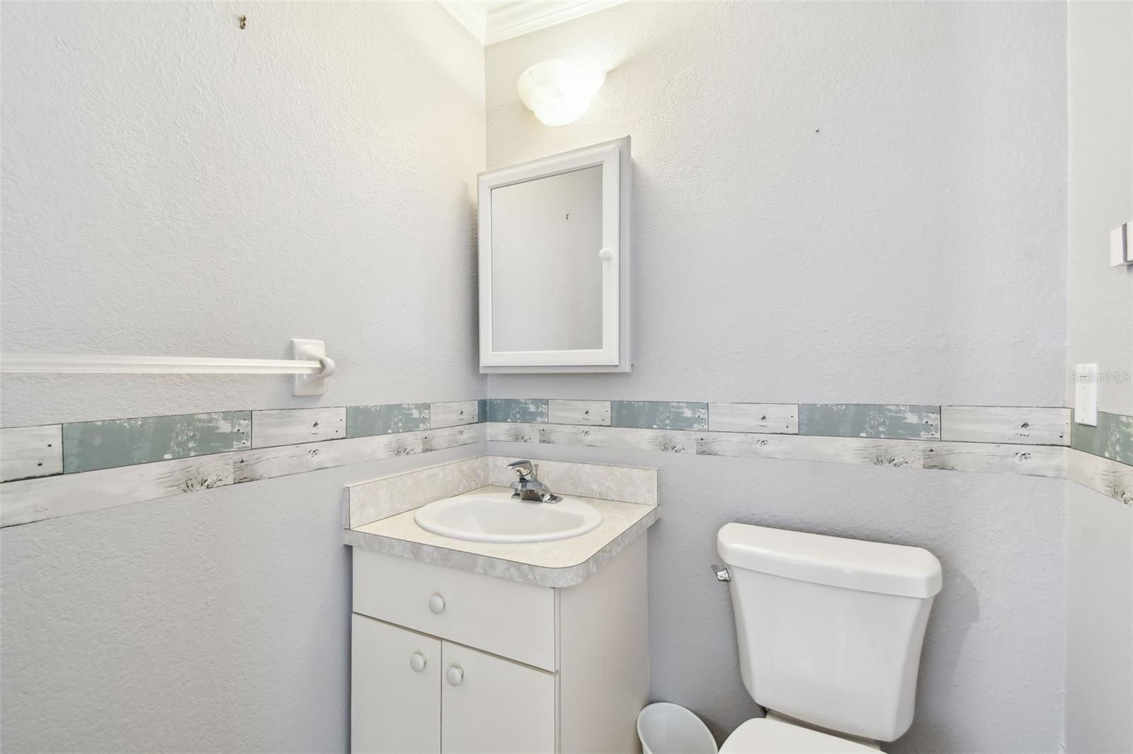 Image 42 of 59 For 516 Northmoor Avenue N
