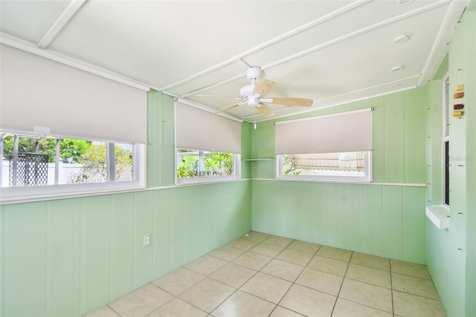 Image 45 of 59 For 516 Northmoor Avenue N