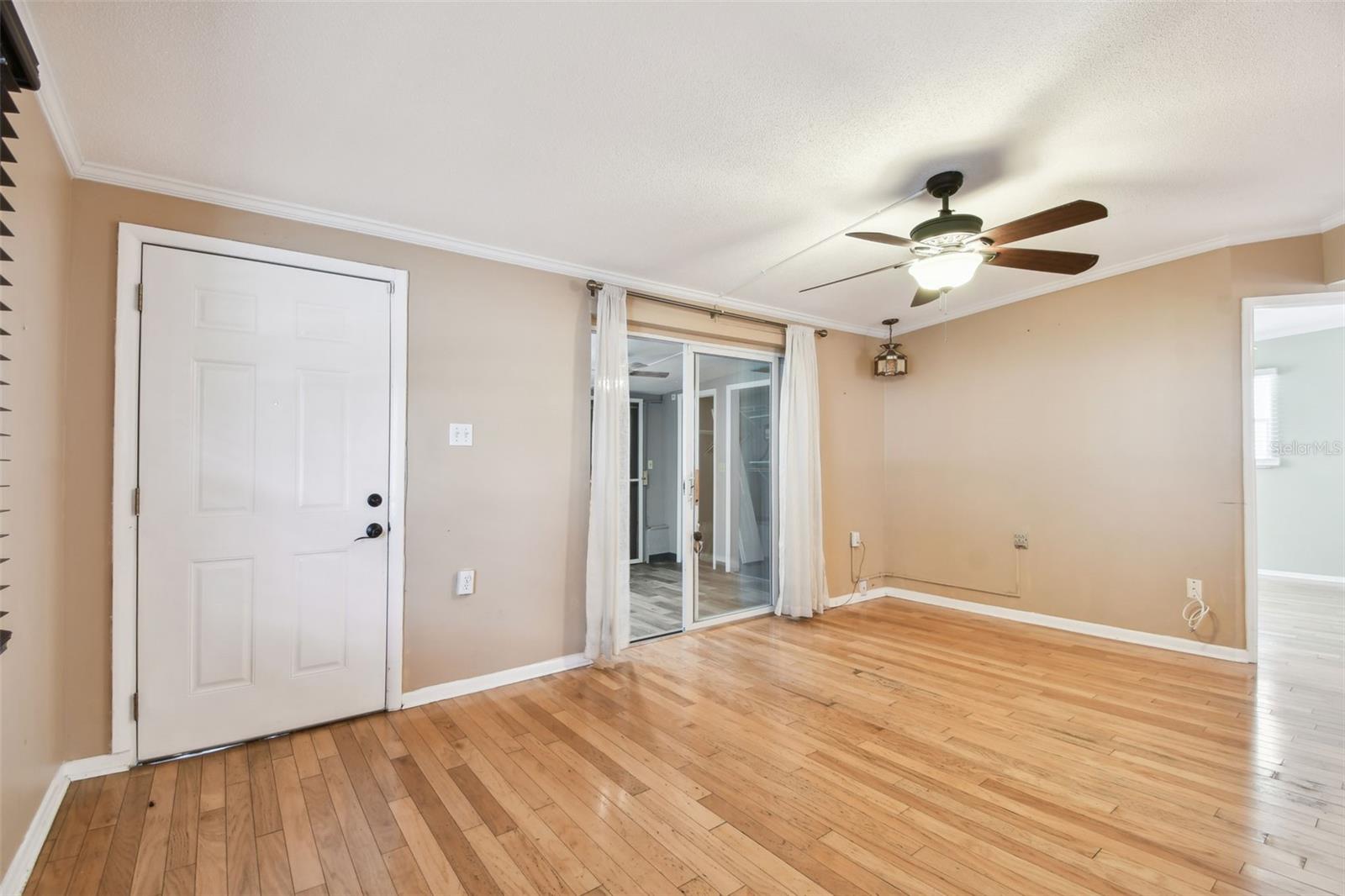 Image 5 of 59 For 516 Northmoor Avenue N