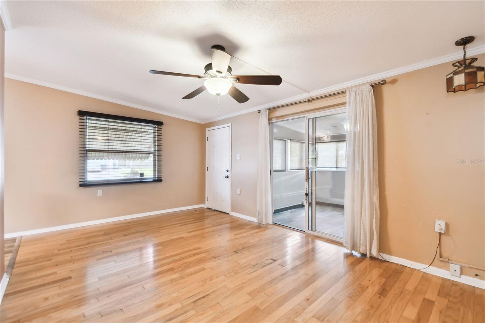 Image 7 of 59 For 516 Northmoor Avenue N