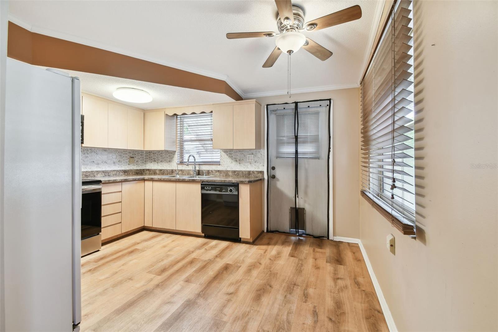 Image 8 of 59 For 516 Northmoor Avenue N