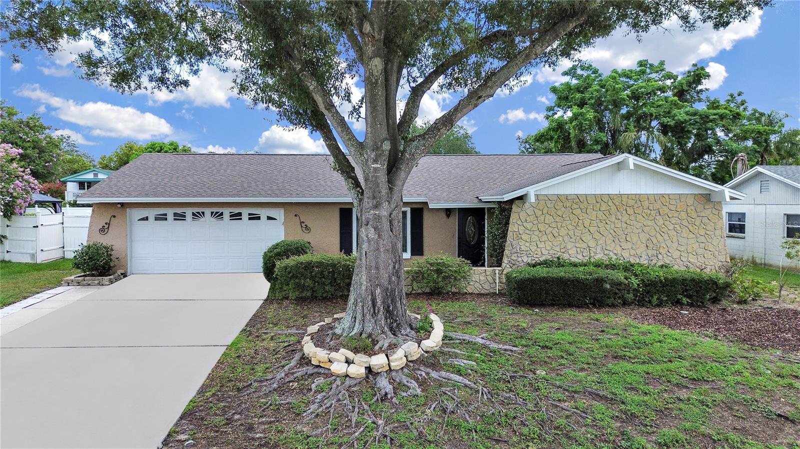 Image 2 of 49 For 2209 Kingswood Lane