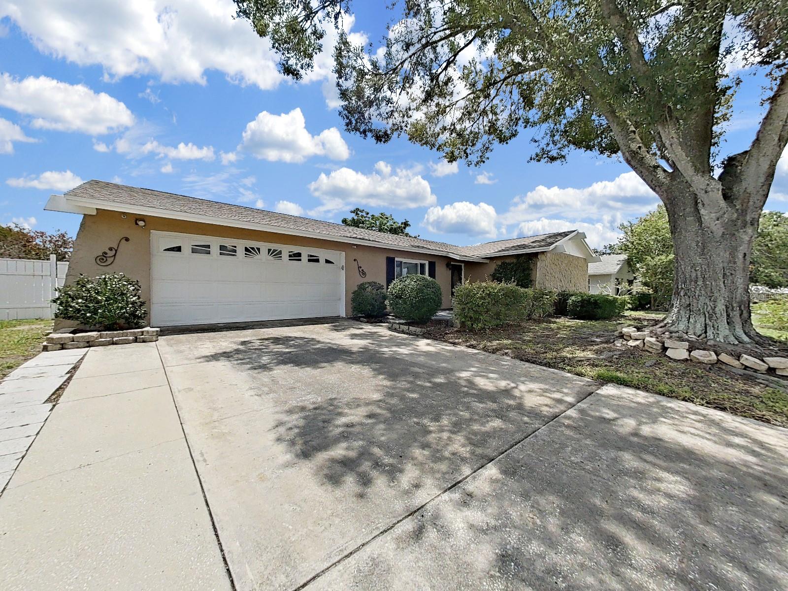 Image 5 of 49 For 2209 Kingswood Lane