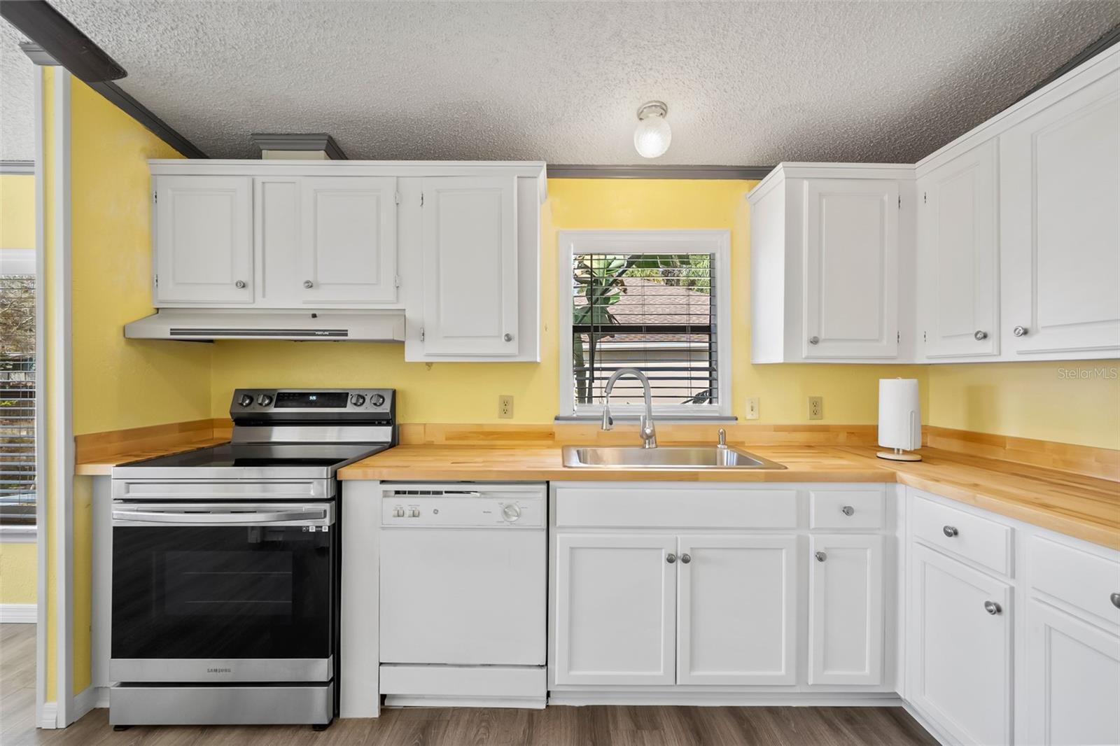 Image 17 of 56 For 6901 Richard Drive