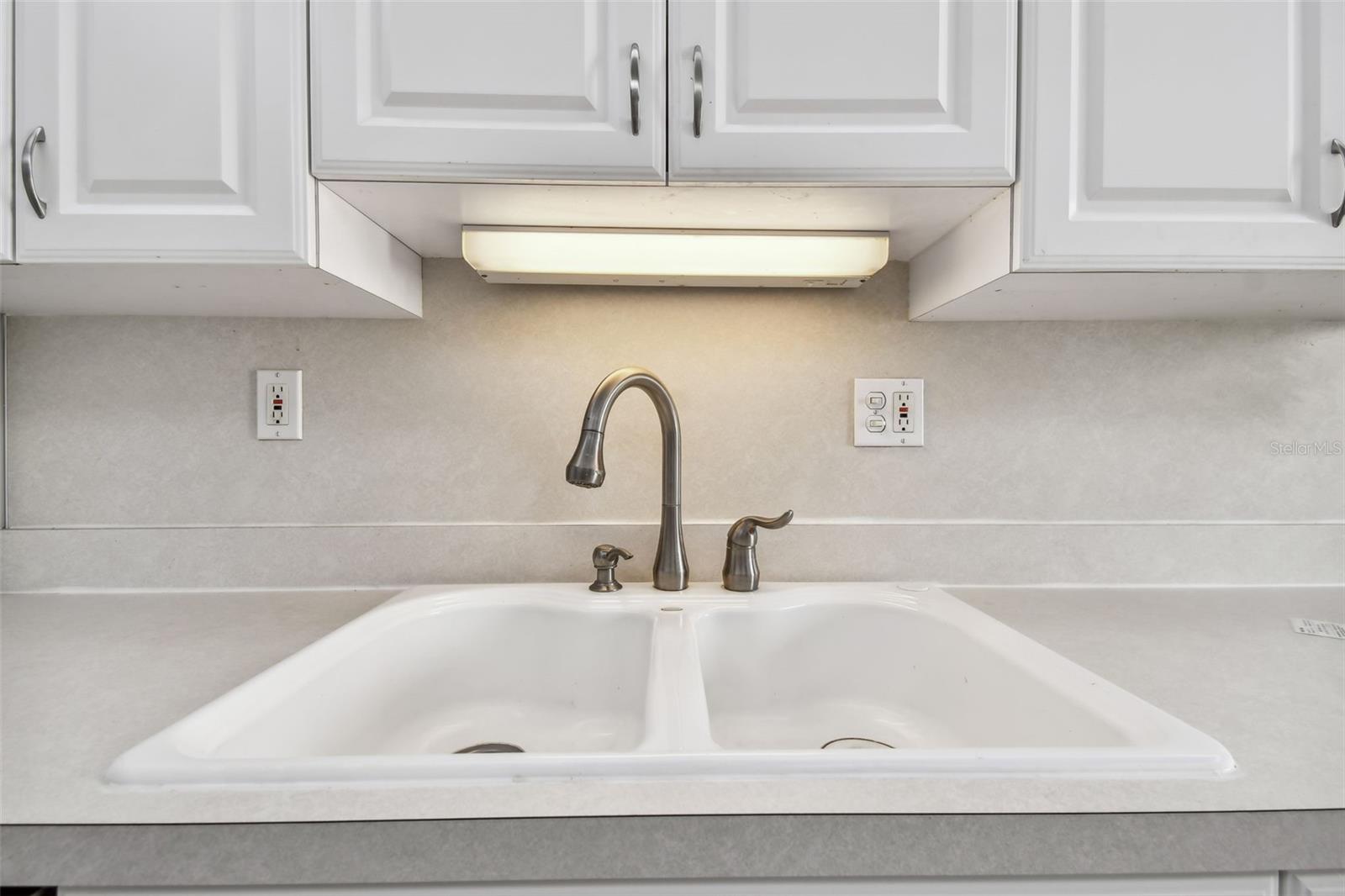 Image 31 of 97 For 2700 Cove Cay Drive 1-2f