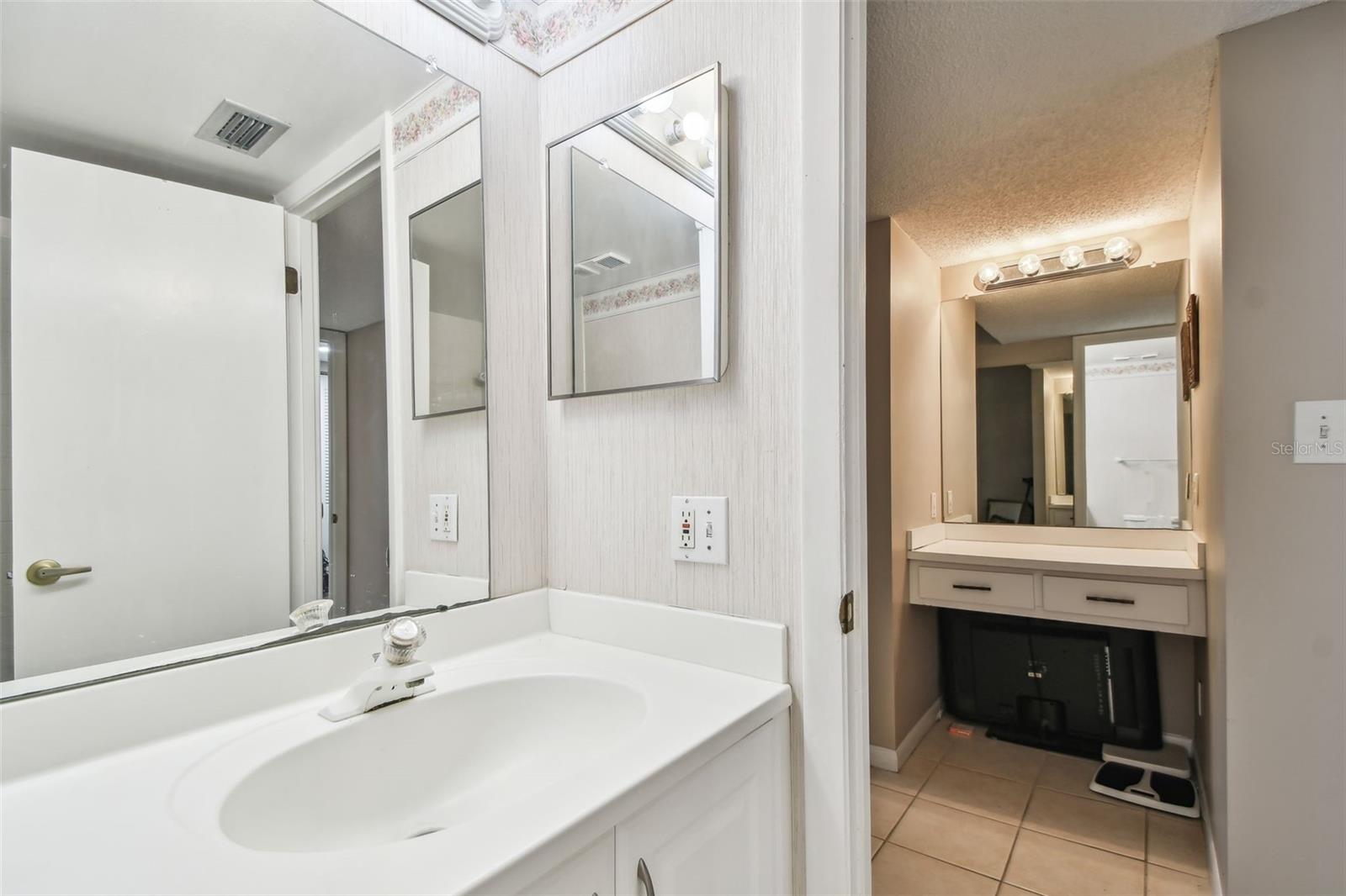 Image 42 of 97 For 2700 Cove Cay Drive 1-2f