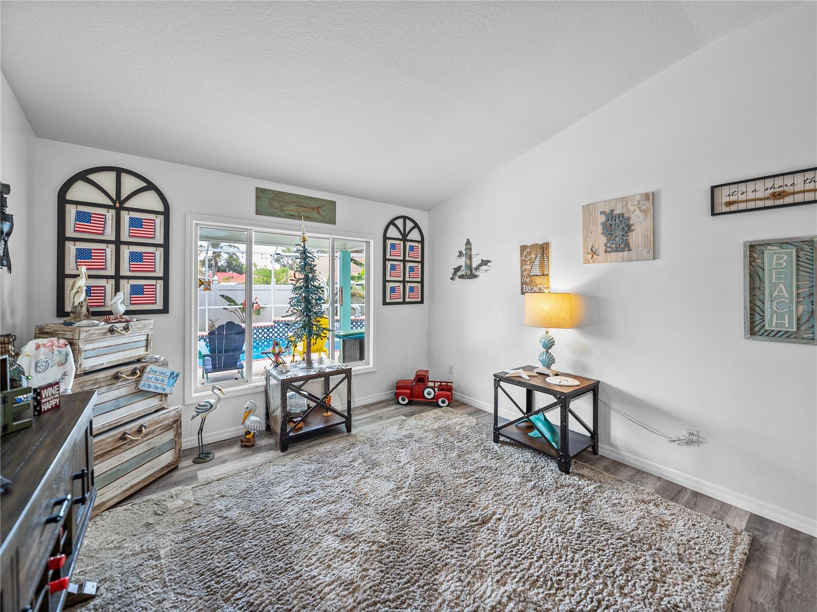 Image 14 of 73 For 920 Tuscanny Street