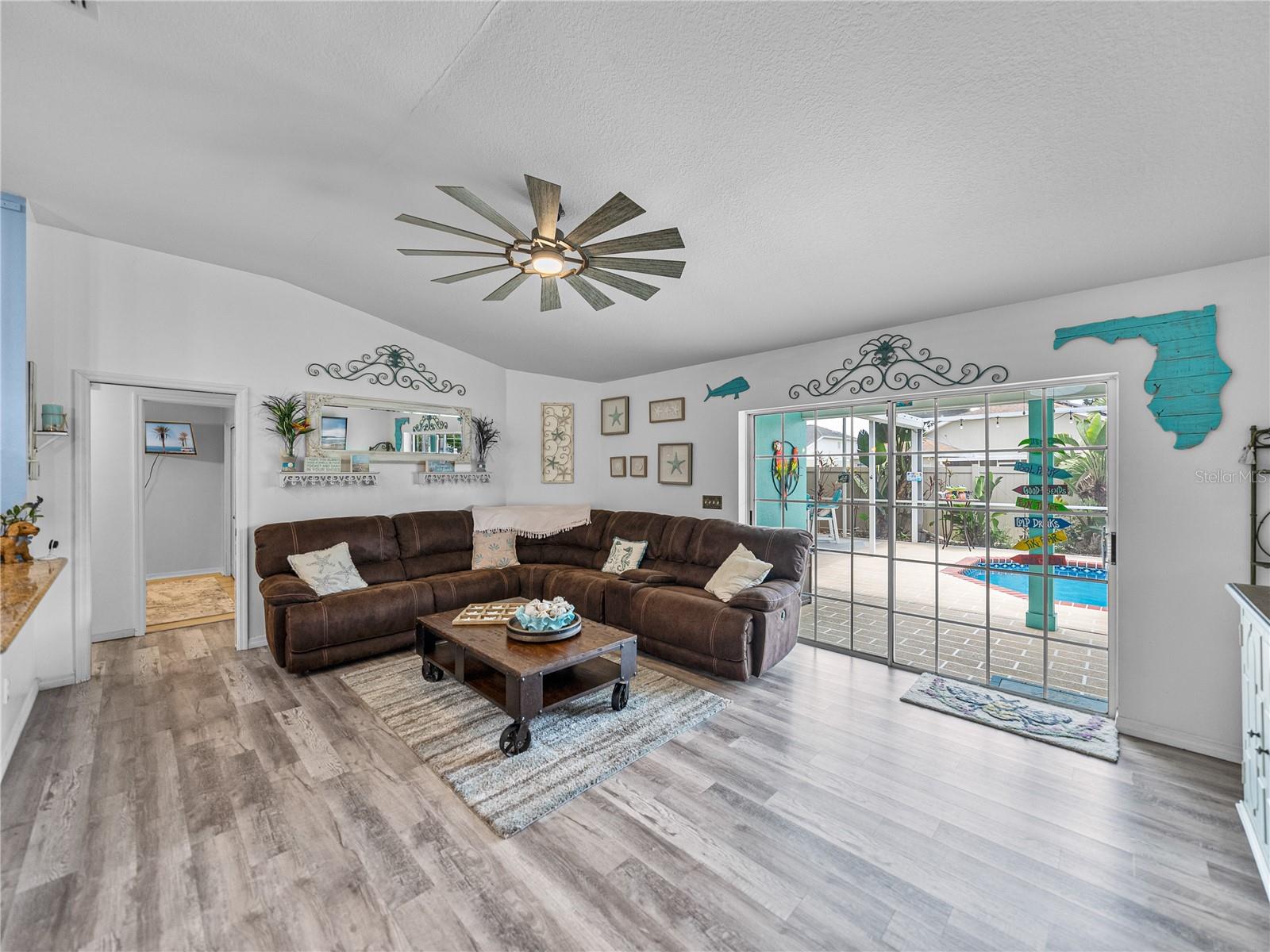 Image 16 of 73 For 920 Tuscanny Street