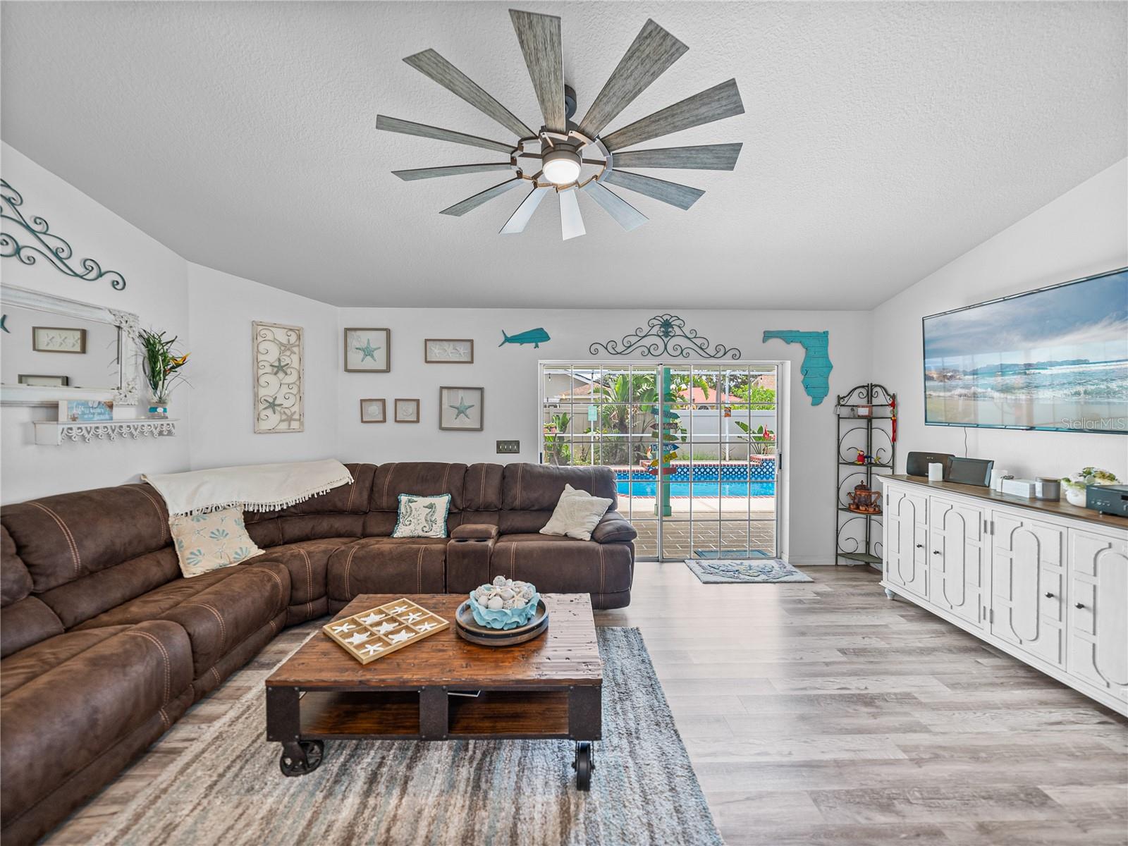 Image 17 of 73 For 920 Tuscanny Street