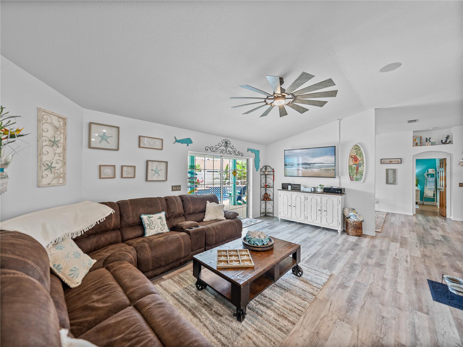 Image 19 of 73 For 920 Tuscanny Street