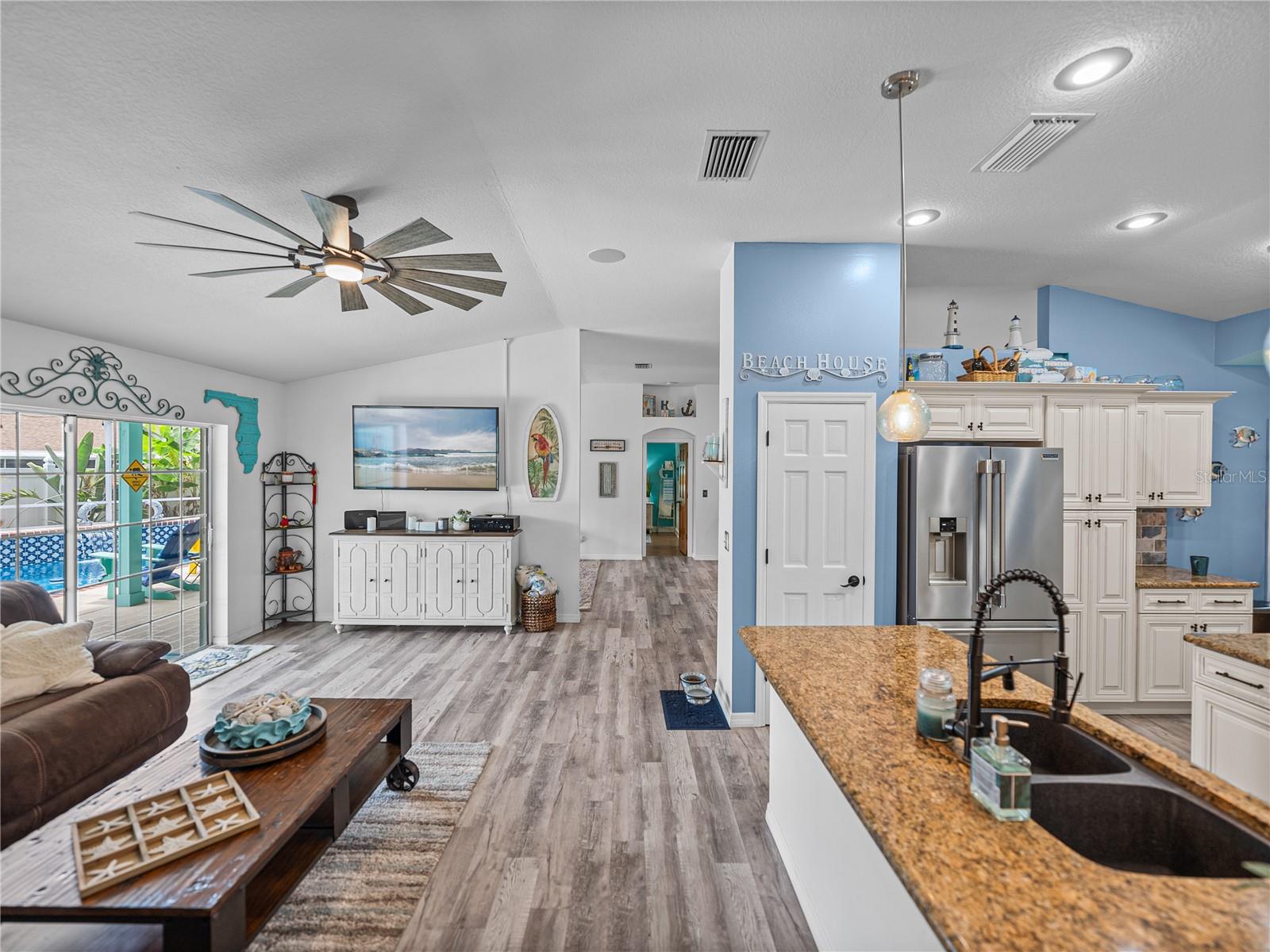 Image 21 of 73 For 920 Tuscanny Street