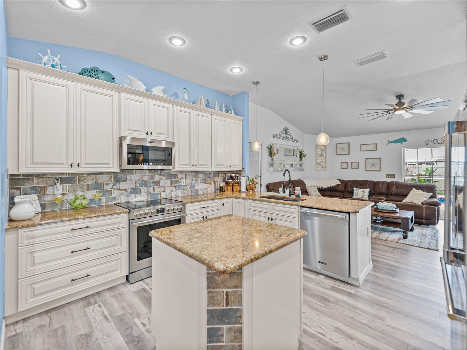 Image 27 of 73 For 920 Tuscanny Street