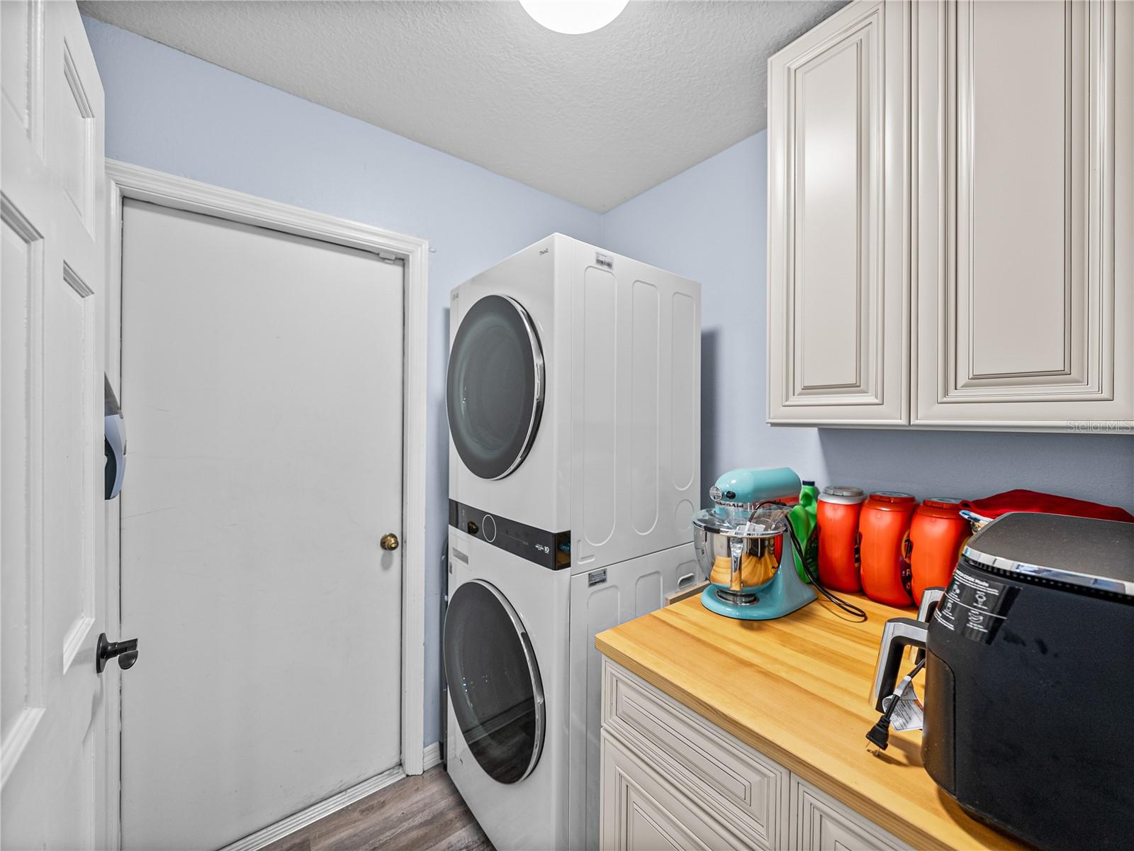 Image 30 of 73 For 920 Tuscanny Street