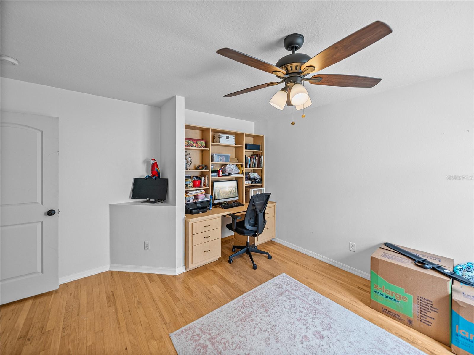 Image 31 of 73 For 920 Tuscanny Street