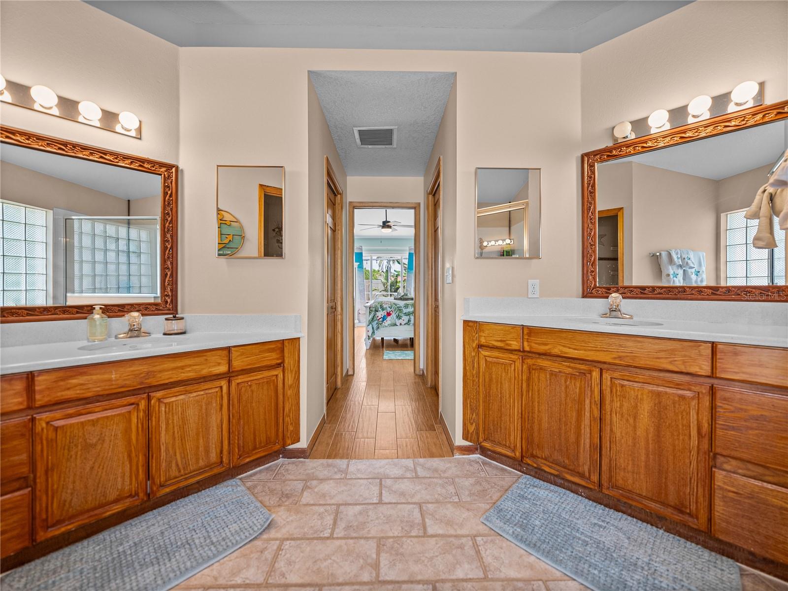 Image 45 of 73 For 920 Tuscanny Street