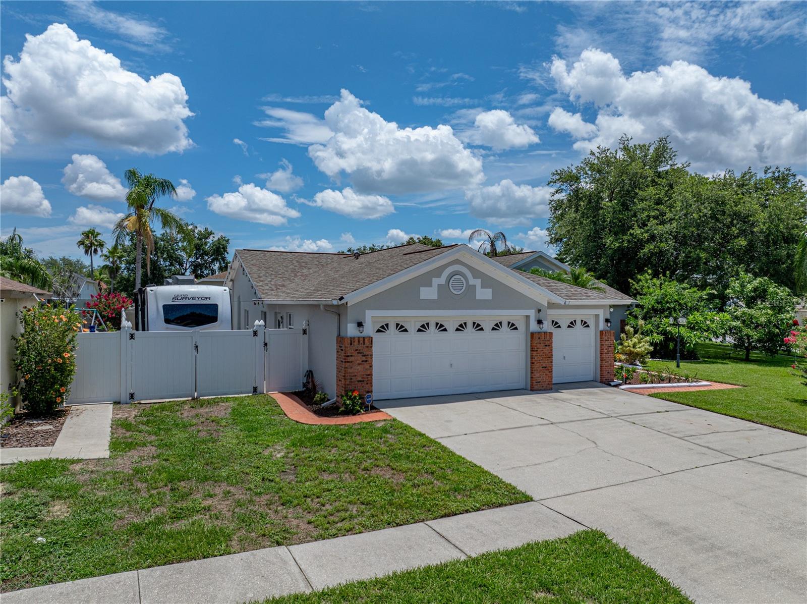 Image 5 of 73 For 920 Tuscanny Street