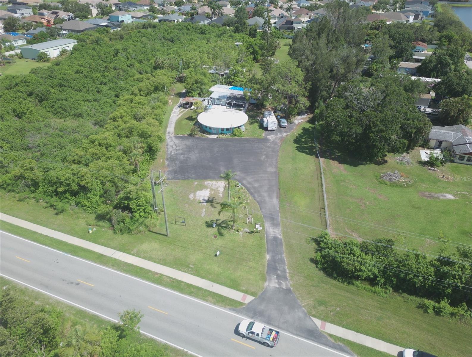 Image 16 of 37 For 1603, 1605,1608,1611 Shell Point Road