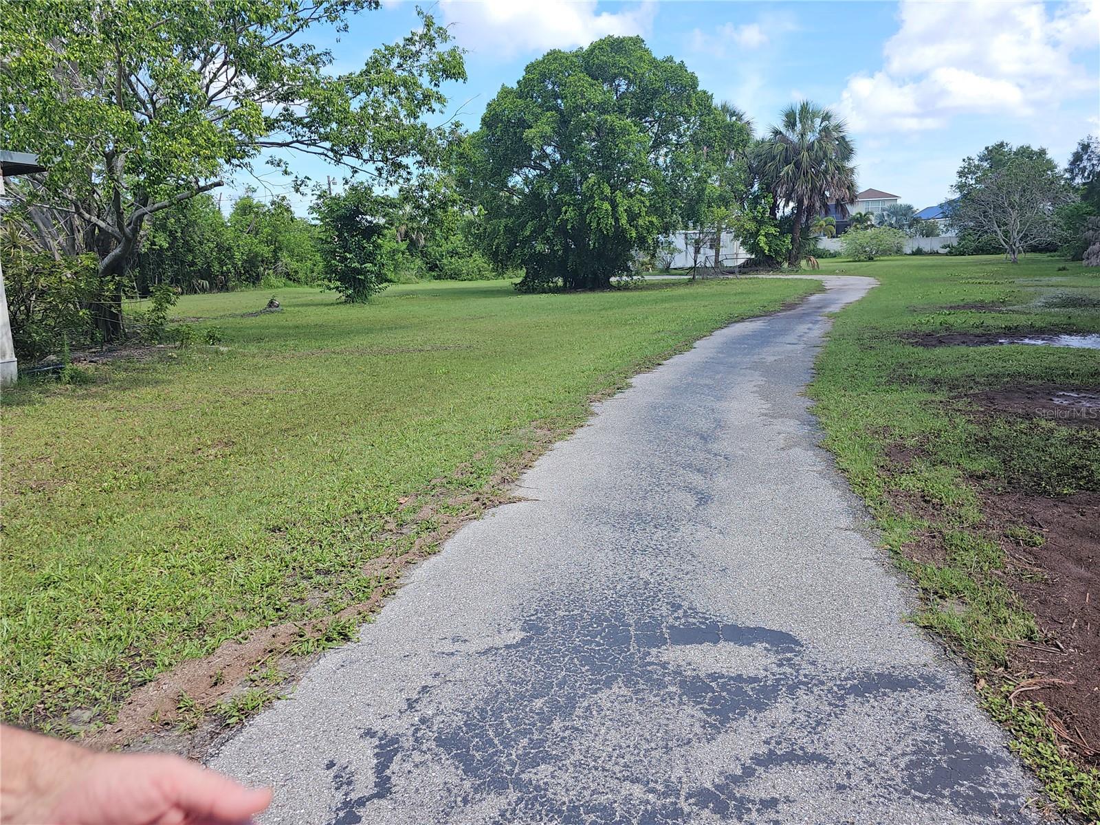 Image 7 of 37 For 1603, 1605,1608,1611 Shell Point Road