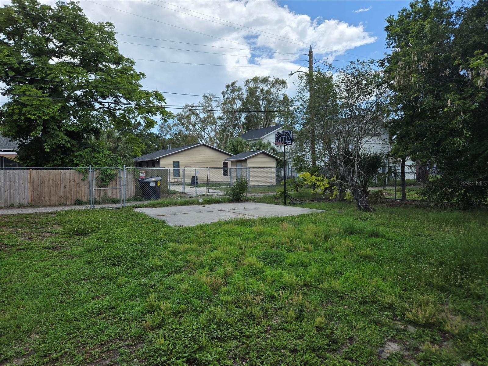 Image 8 of 9 For 1000 13th Avenue S