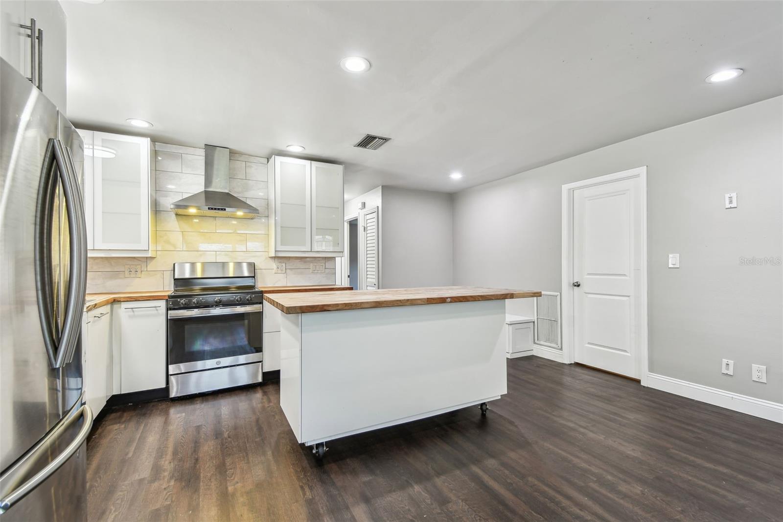 Image 15 of 75 For 483 32nd Avenue N